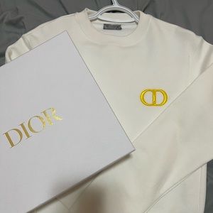 Dior sweater white color. Brand new. Never worn